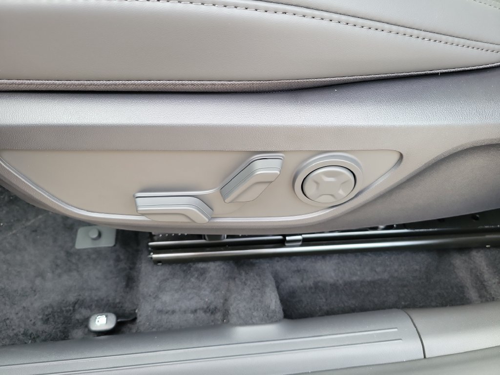 New 2027 Pale Gray Kia X-Line SX image 25