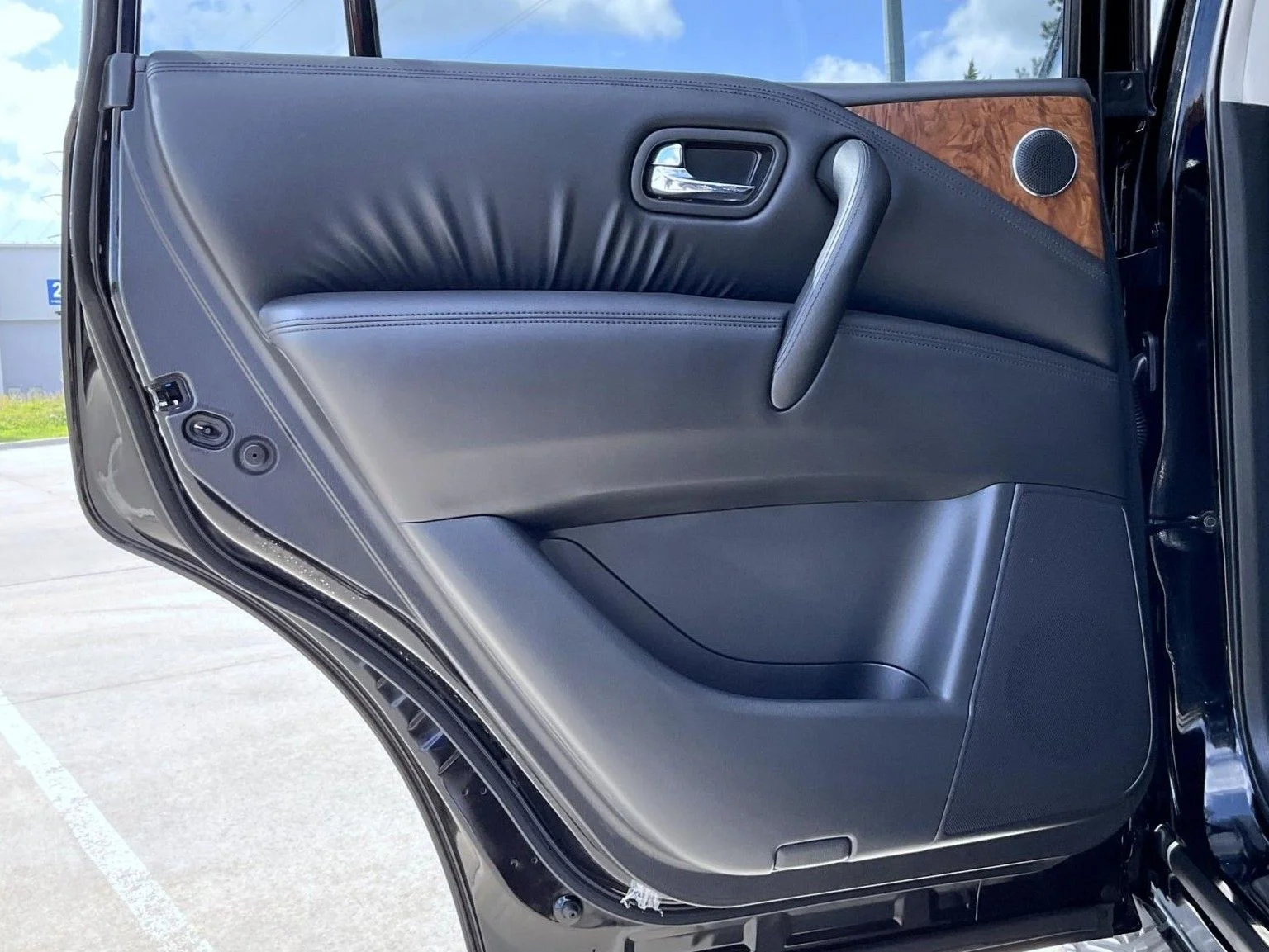 Used 2023 Black Nissan SL image 23