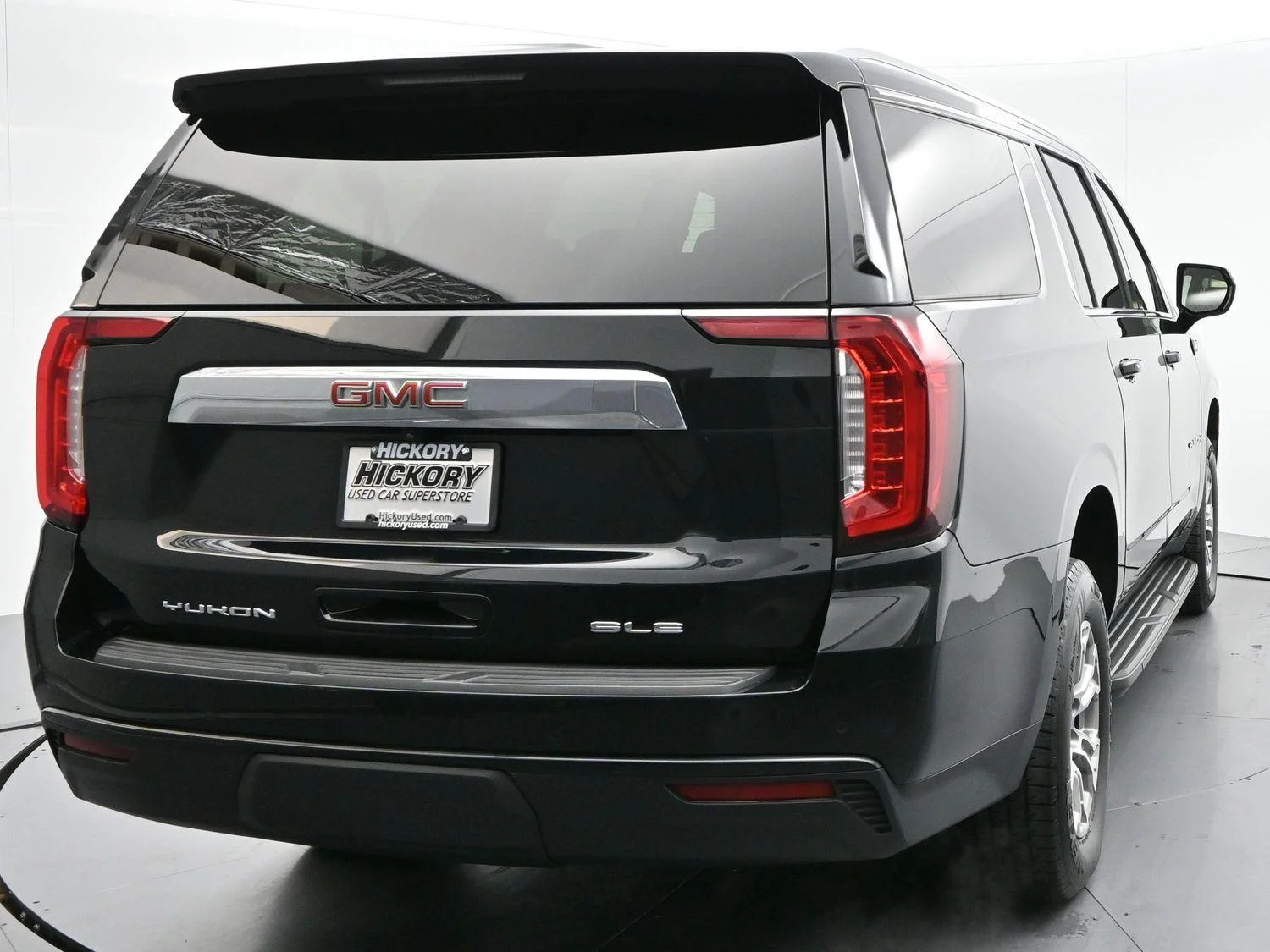 Used 2023 Onyx Black GMC SLE image 6