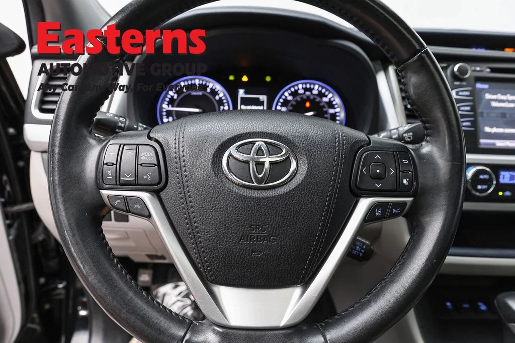 Used 2019 Black Toyota XLE image 10