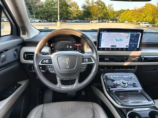 Used 2023 White Lincoln Reserve image 14