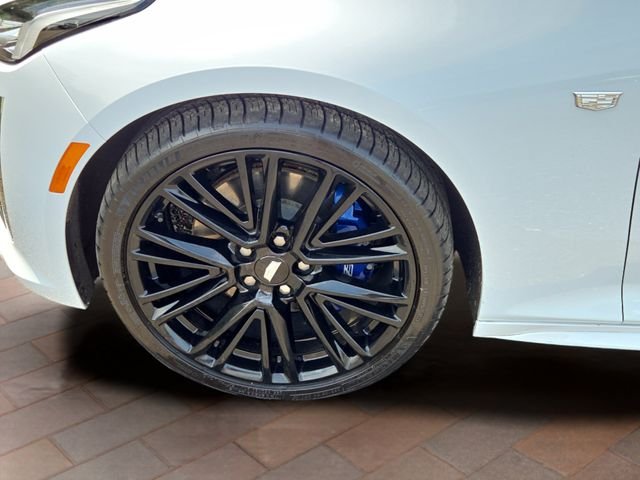 Used 2022 Diamond Cadillac Premium Luxury image 29