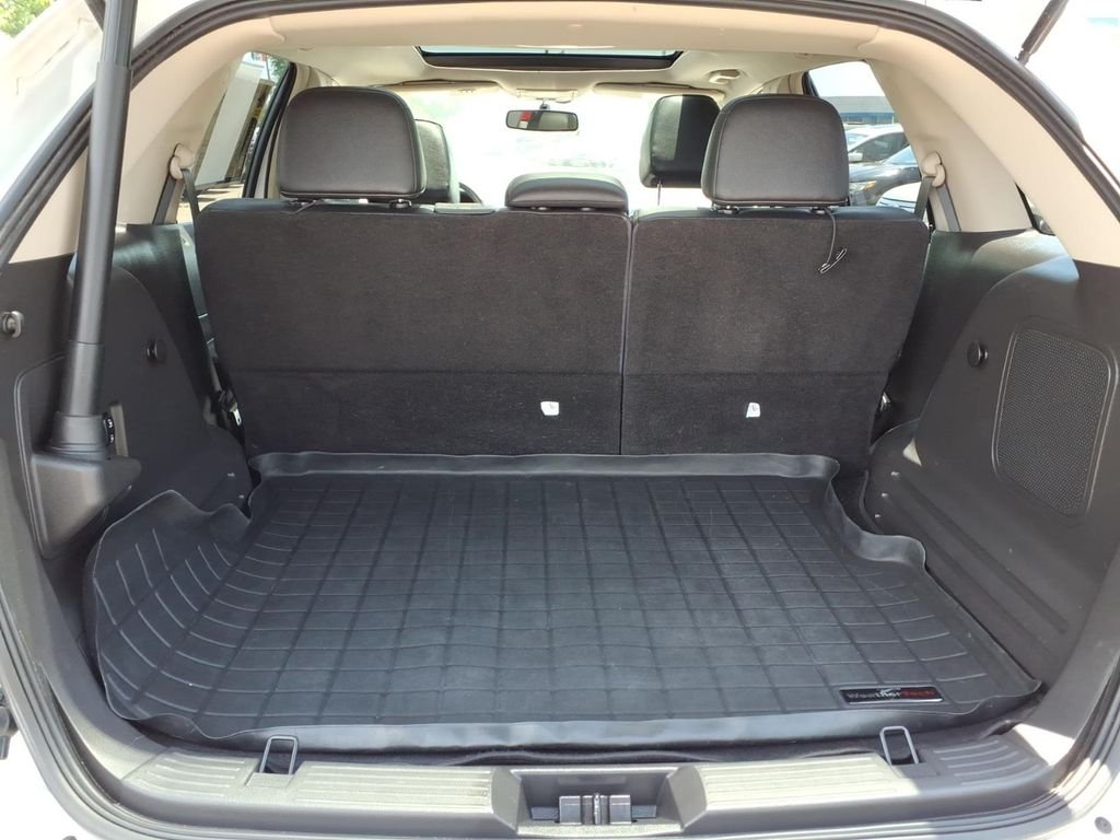 Used 2015 White Lincoln Base image 11