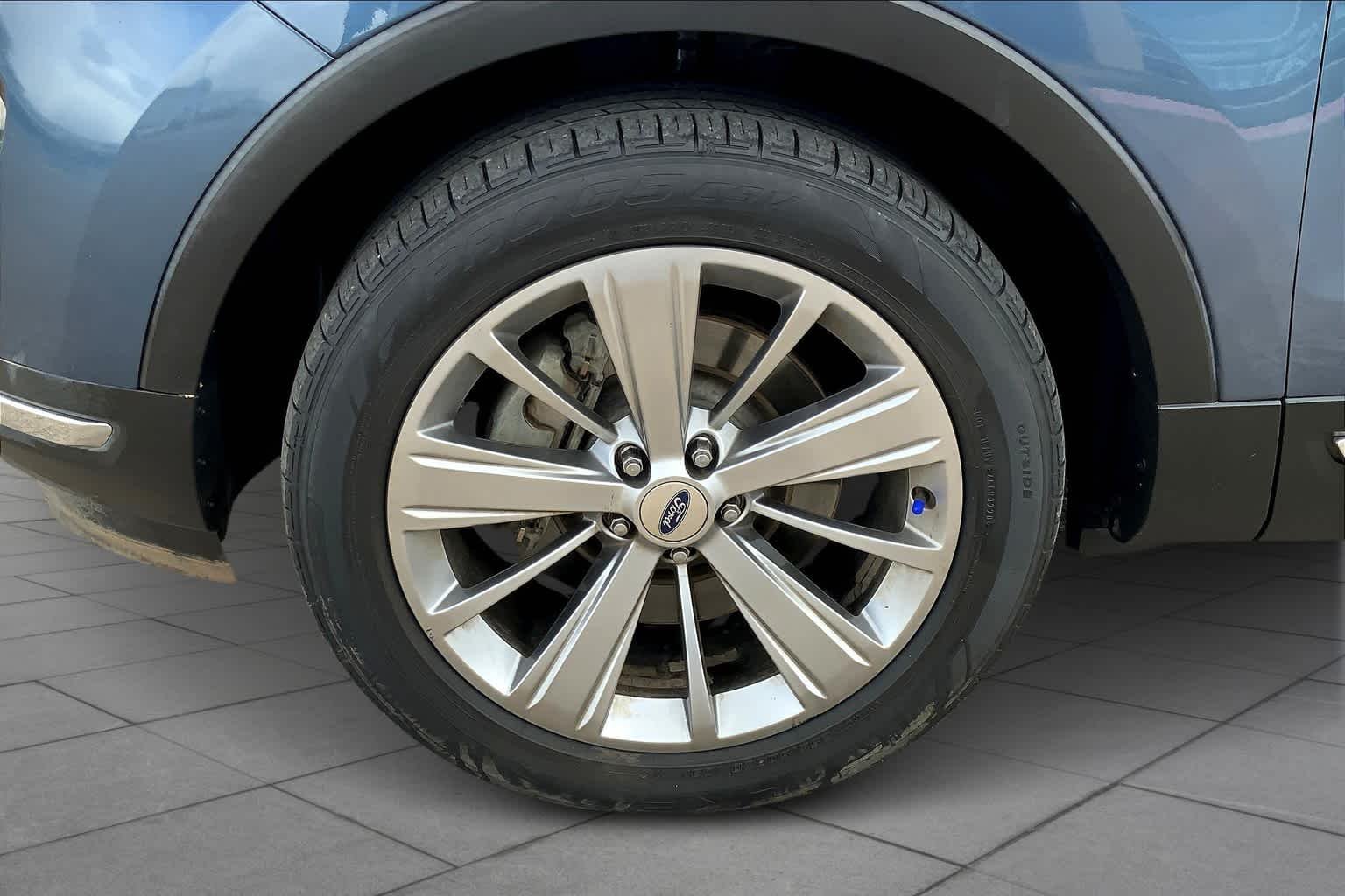 Used 2018 Blue Metallic Ford Limited image 11
