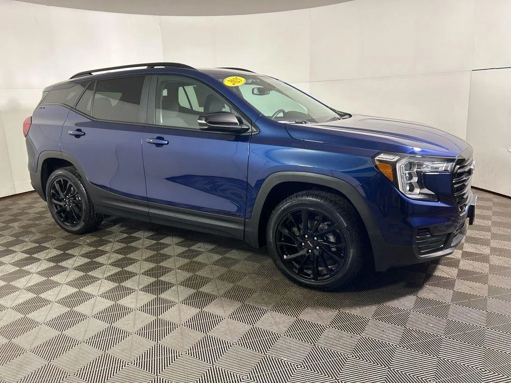 Used 2023 Marine Metallic GMC SLE image 5