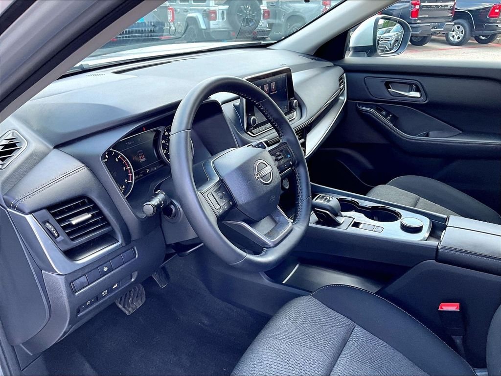 Used 2025 Silver Nissan SV image 8