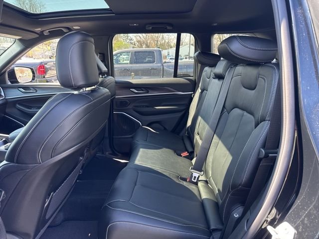 New 2026 Diamond Black Crystal Pearl-Coat Exterior Paint Jeep Limited Reserve image 14