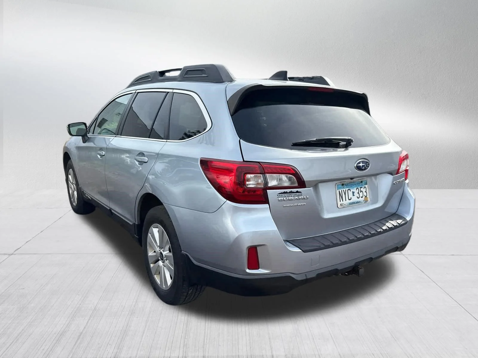 Used 2016 Ice Silver Metallic Subaru 2.5i Premium image 11