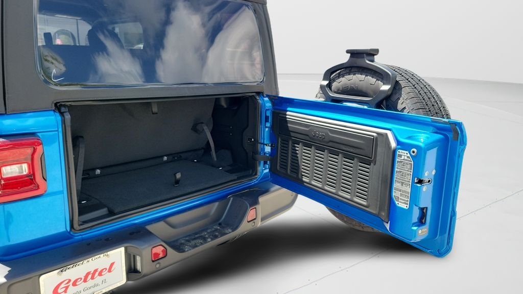 New 2026 Hydro Blue Pearl-Coat Exterior Paint Jeep Sport S image 12