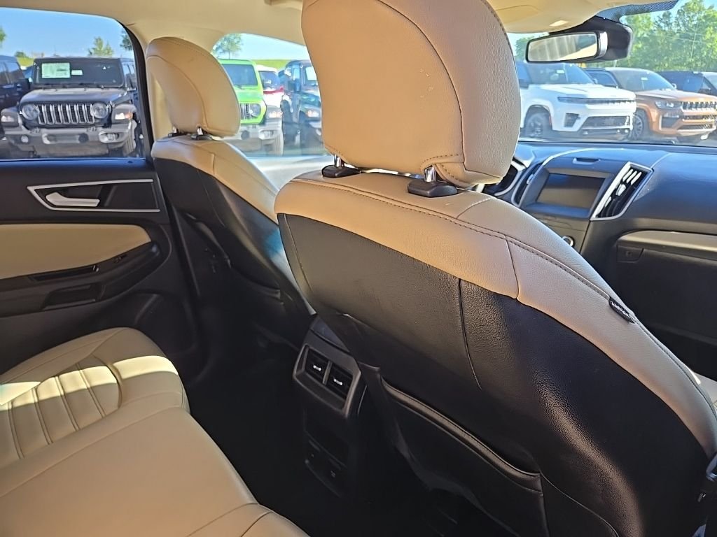 Used 2019 Blue Ford SEL image 85