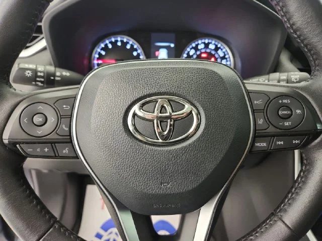 Used 2022 Magnetic Gray Metallic Toyota XLE Premium image 16