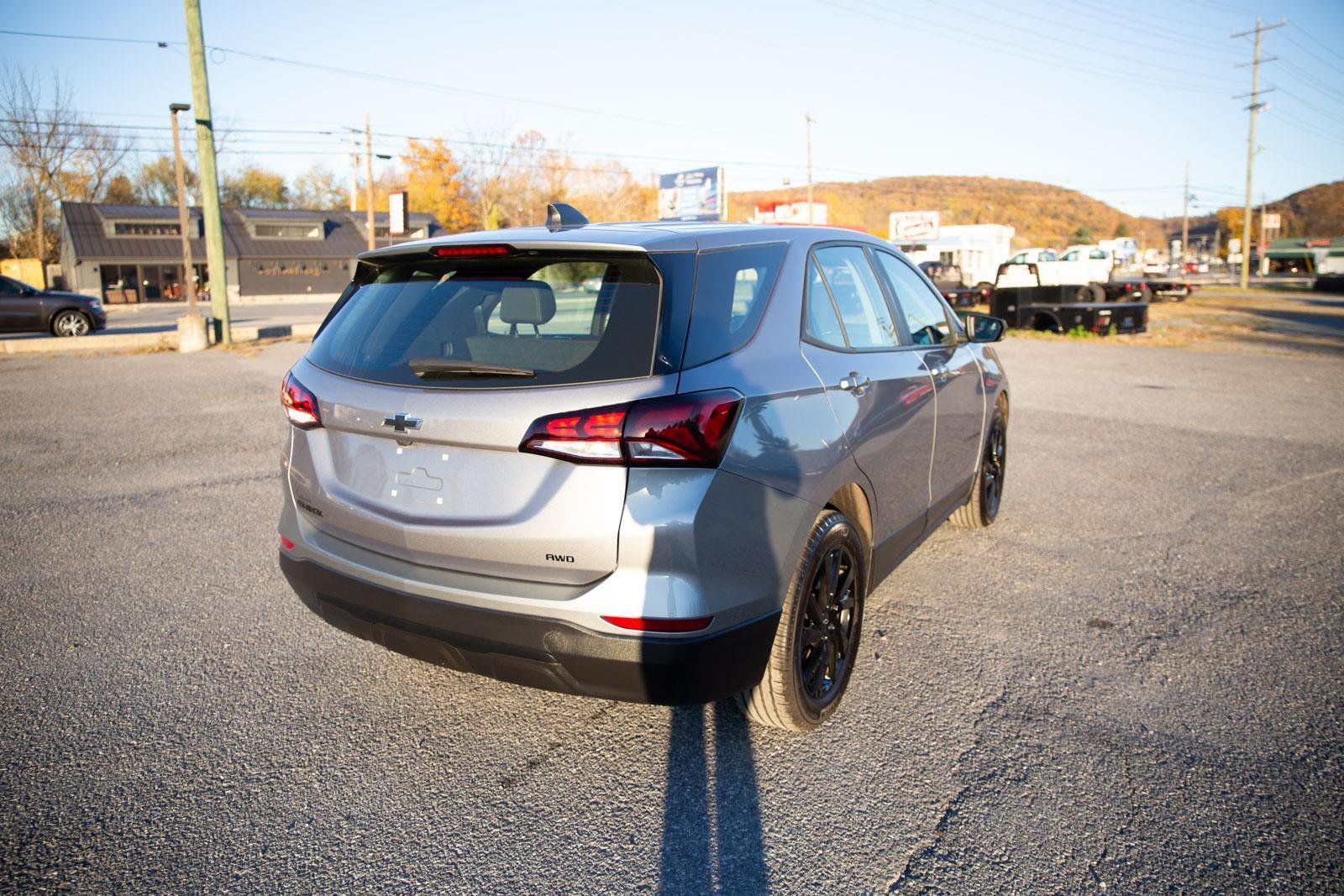 2024 Chevrolet Equinox LS photo 3