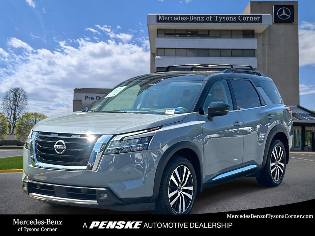 2023 Nissan Pathfinder Platinum 4WD's photo