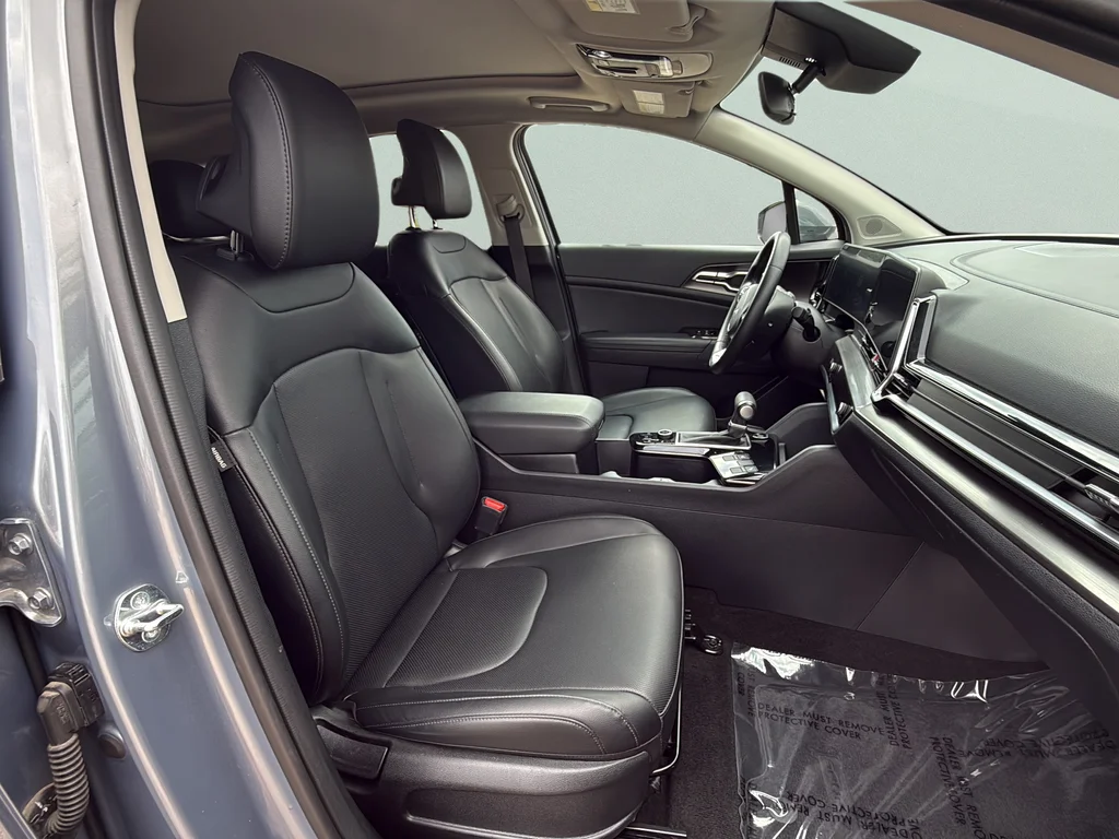 Used 2025 Everlasting Silver Kia EX image 20