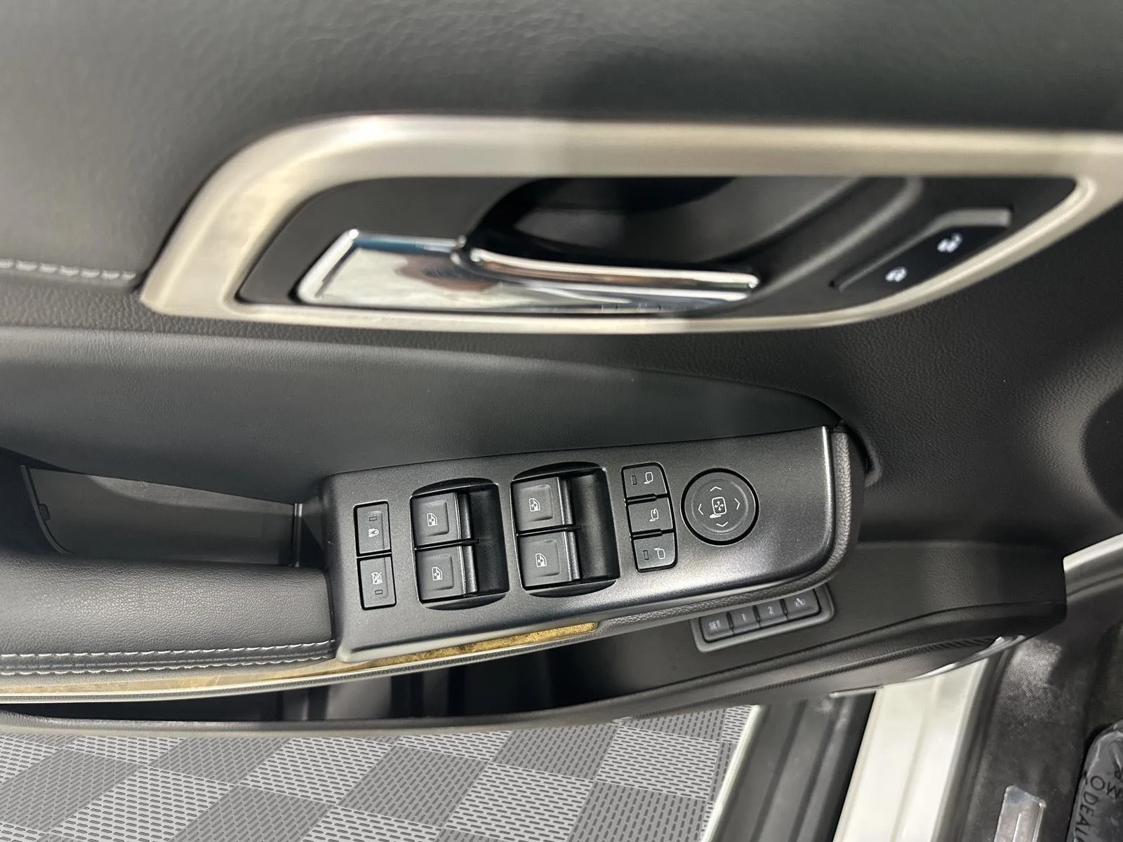 Used 2017 SUMMIT WHITE GMC Denali image 21