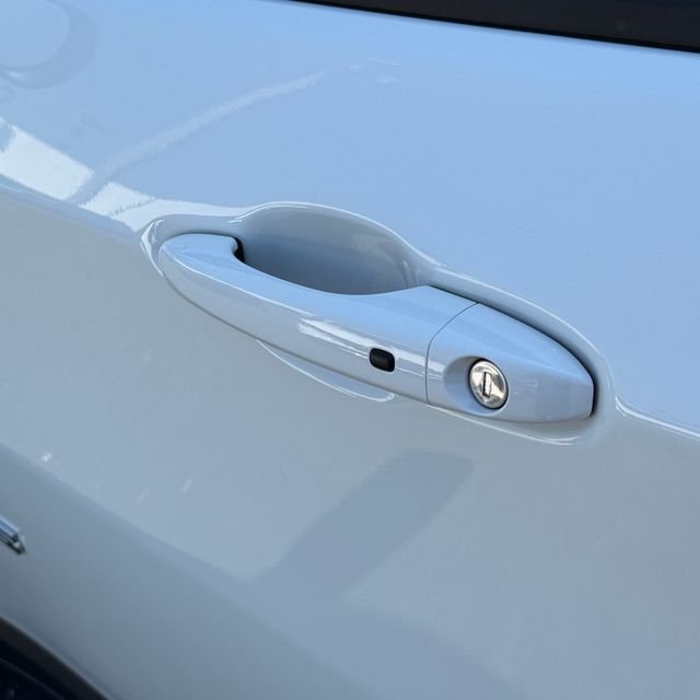 Used 2024 White Jeep Latitude image 10