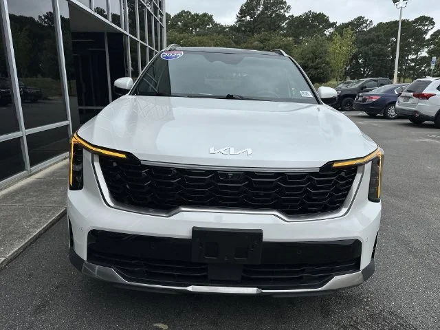 Used 2025 White Kia SX Prestige image 9