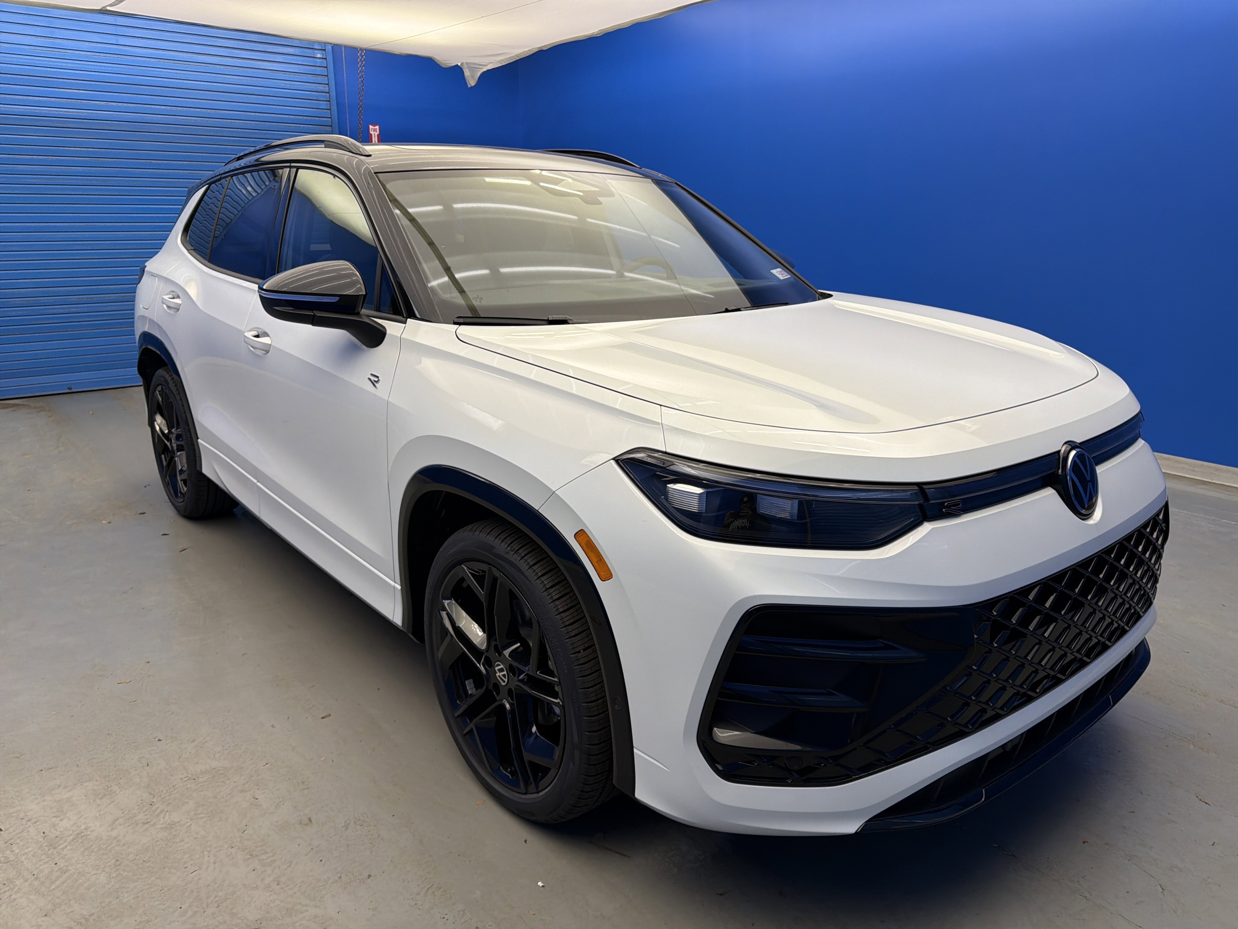 New 2026 Opal White w/Deep Black Roof Volkswagen SE R-Line Black image 2