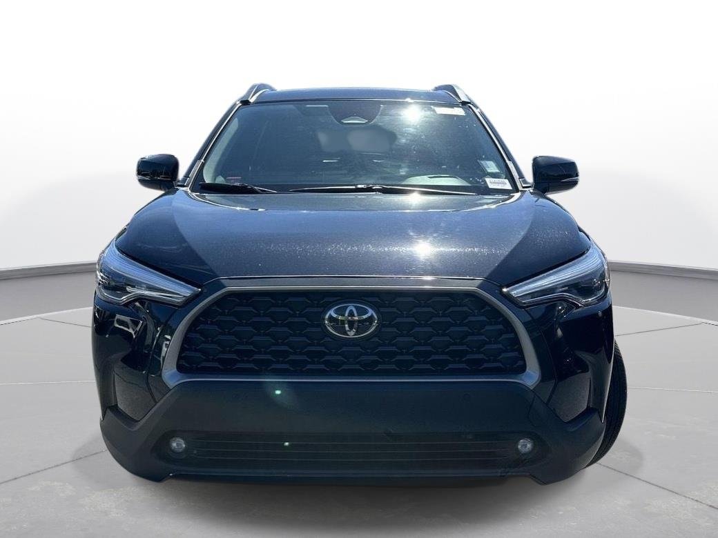 Used 2025 Jet Black Toyota XLE image 3