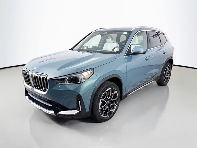 New 2026 Green Metallic BMW xDrive28i image 3