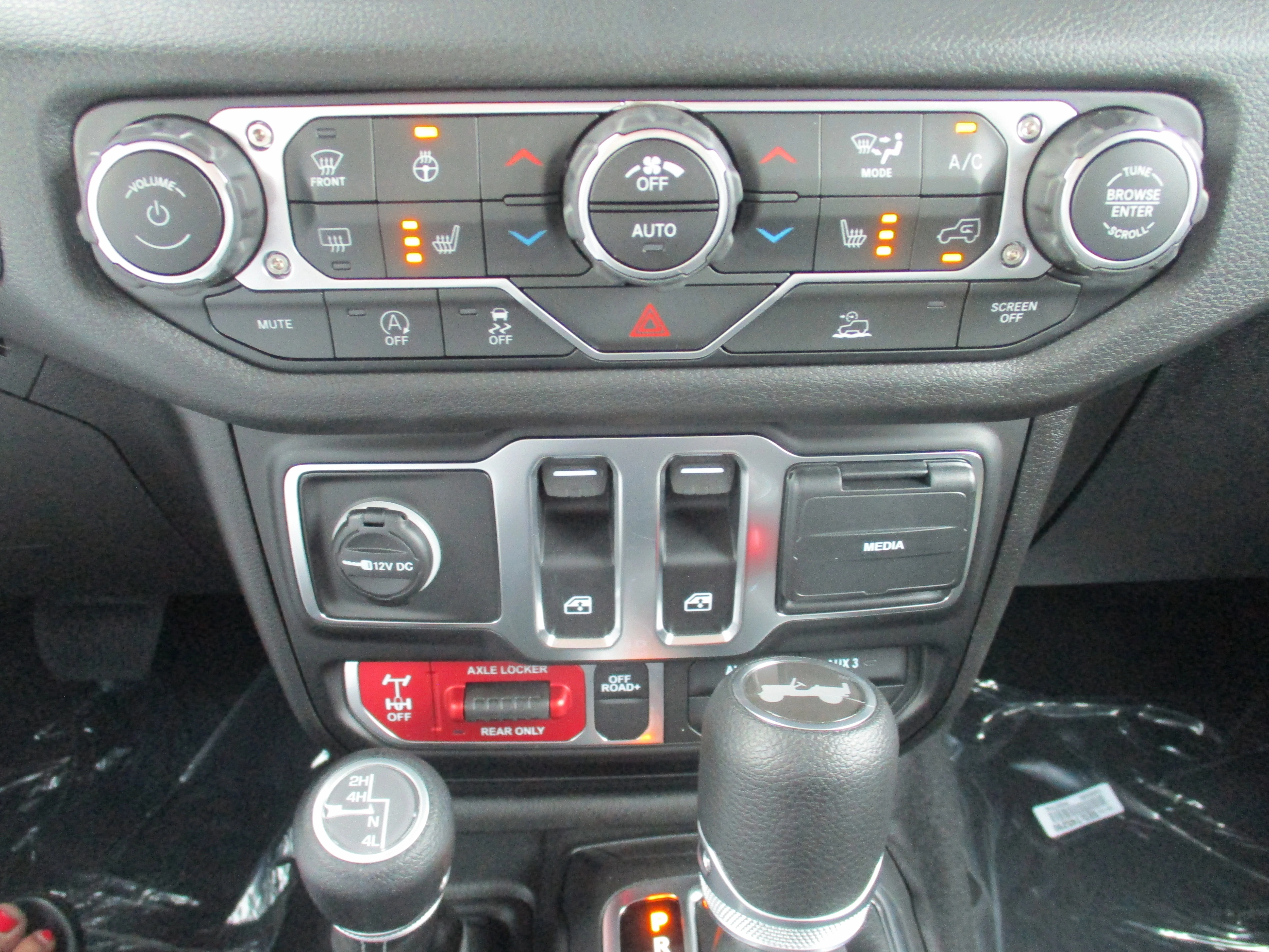 2025 Jeep Wrangler 2-Door Willys - Photo 16