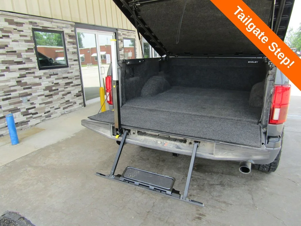 Used 2019  Ford Lariat image 25