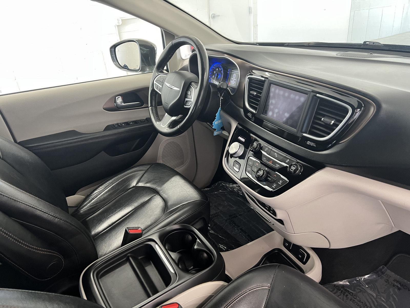 2019 Chrysler Pacifica Touring L - Photo 26