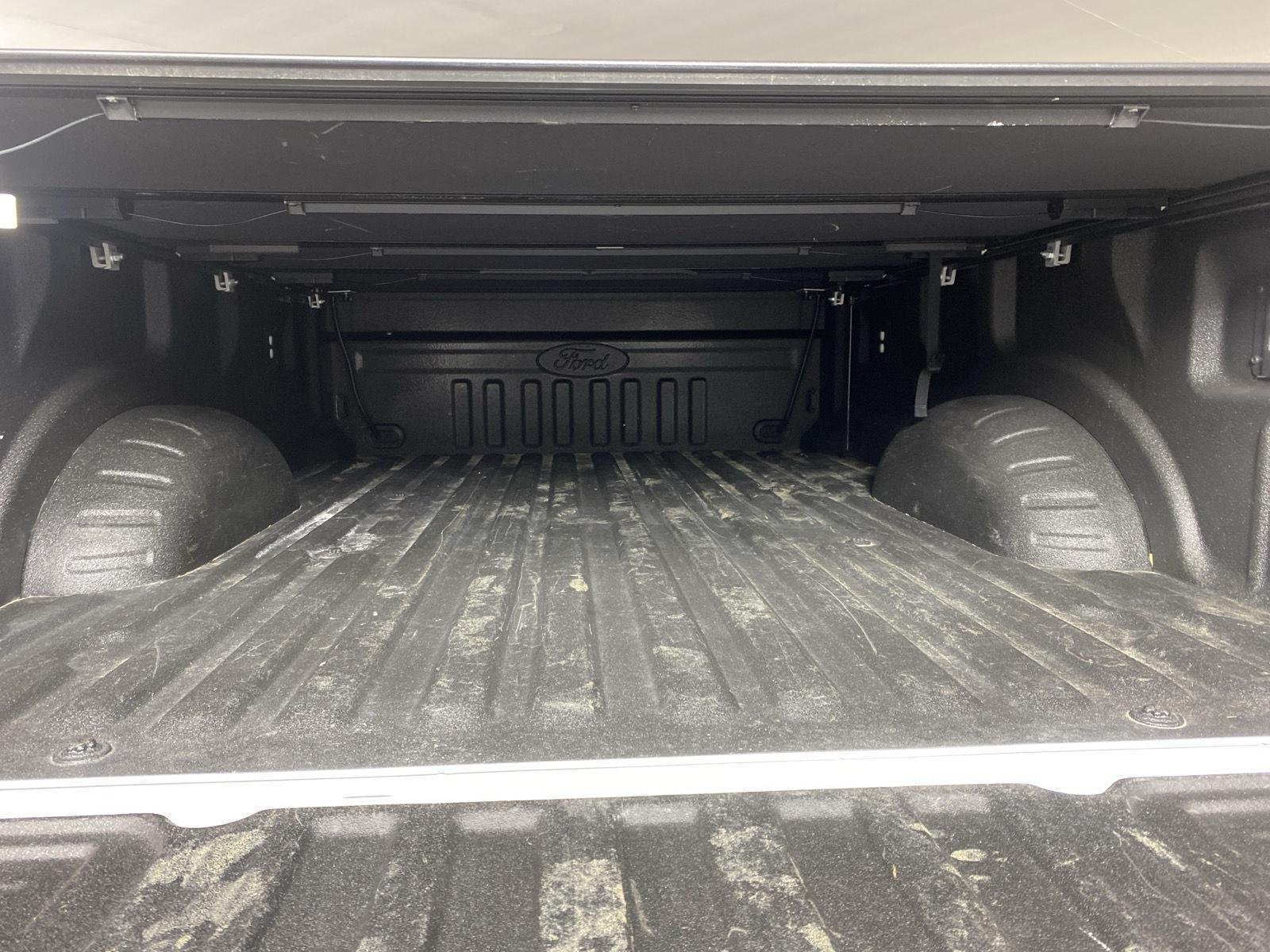 Used 2025 Oxford White Ford XLT image 46