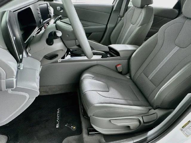 New 2026 Hyundai ELANTRA SE