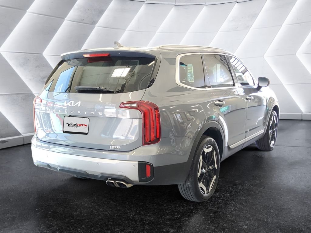 Used 2025 Silver Kia S image 4
