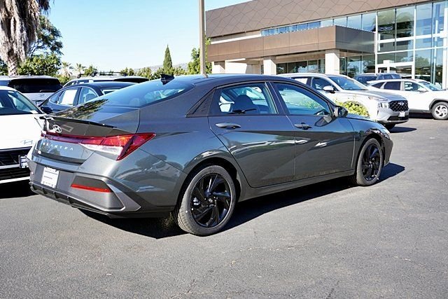 Used 2026 Gray Hyundai SEL Sport image 7
