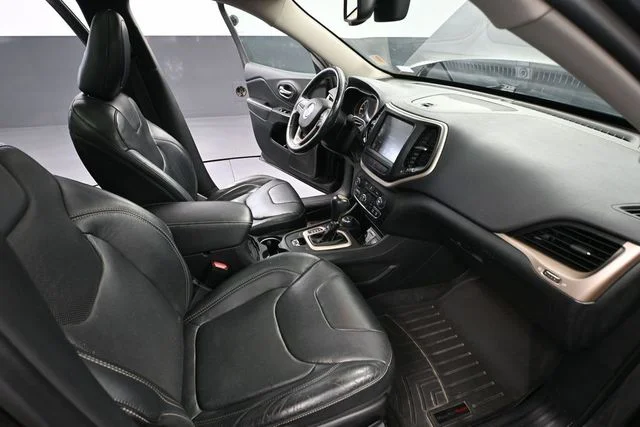 Used 2015 Gray Jeep Limited image 50
