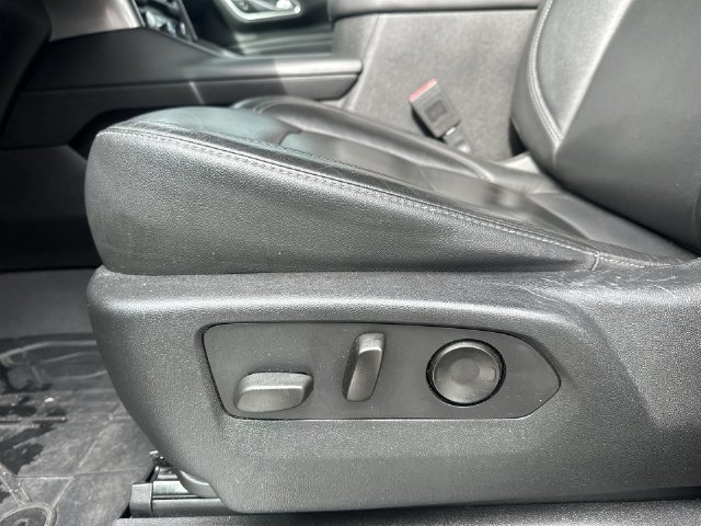 Used 2021 Gray Chevrolet Z71 image 25