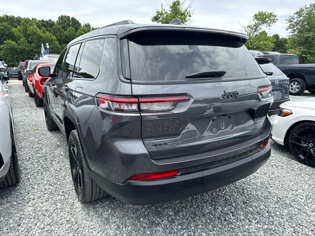 Used 2024 Gray Jeep Altitude X image 5