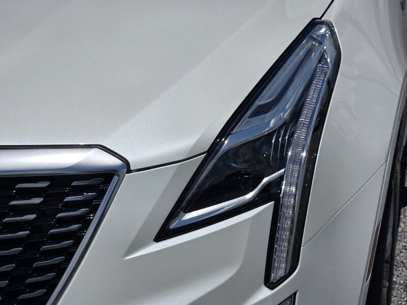 Used 2023 Crystal White CADILLAC FWD 4DR PREMIUM LUXURY image 10