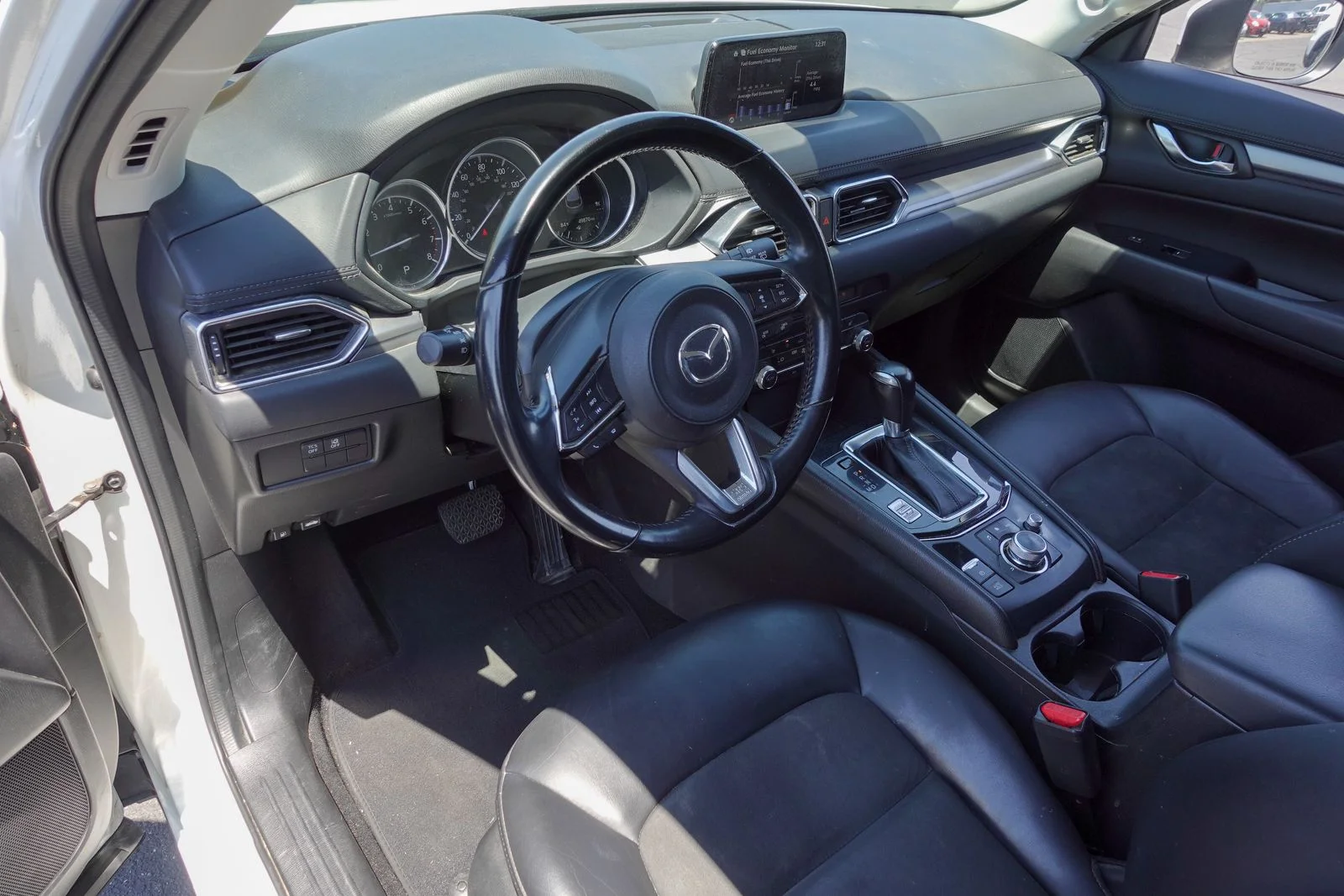 Used 2019 Snowflake White Pearl Mica Mazda Touring image 9
