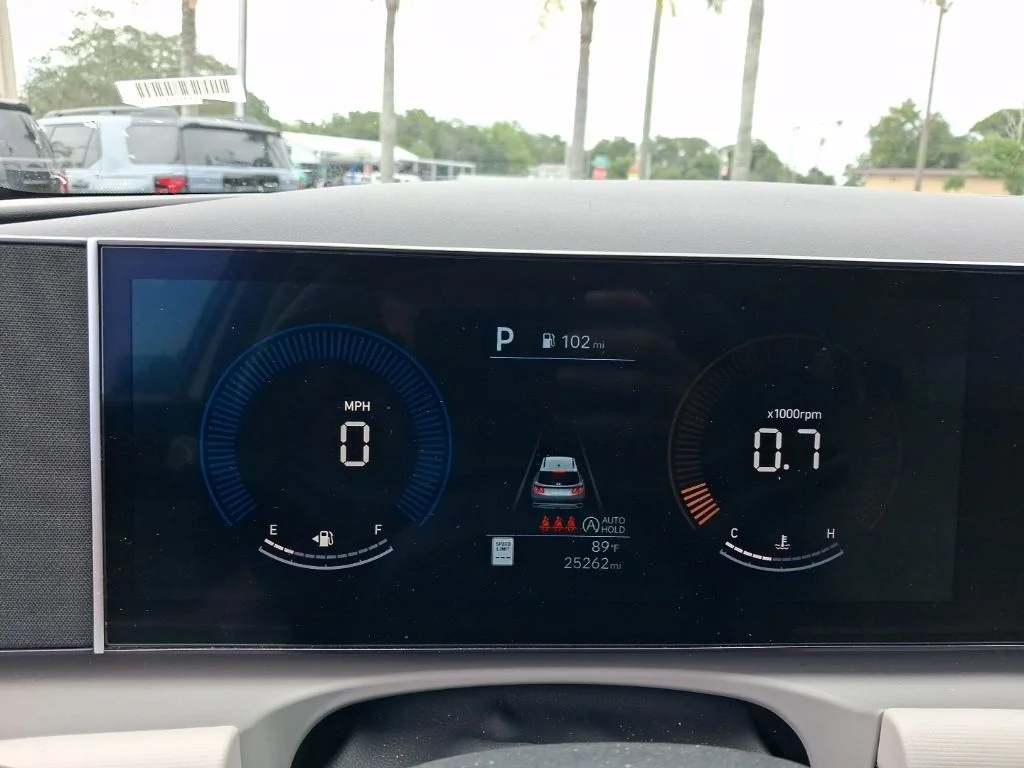 Used 2025 White Hyundai SEL image 31