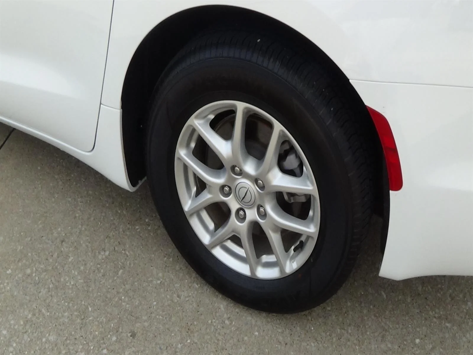 Used 2025 Bright White Clear Coat (pw7) Chrysler Select image 9