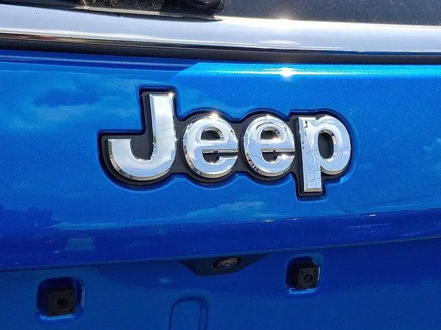New 2026 Hydro Blue Pearl-Coat Exterior Paint Jeep Limited image 5