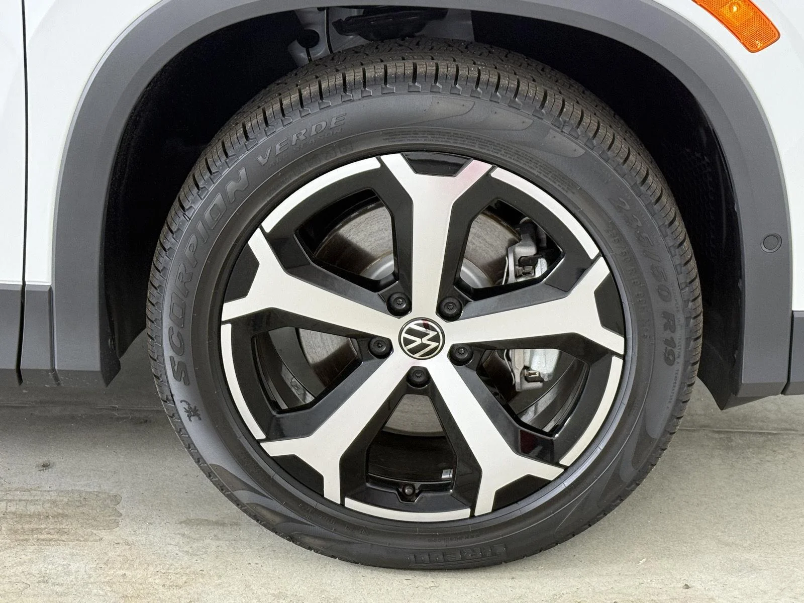New 2026 Pure White Volkswagen SE image 13