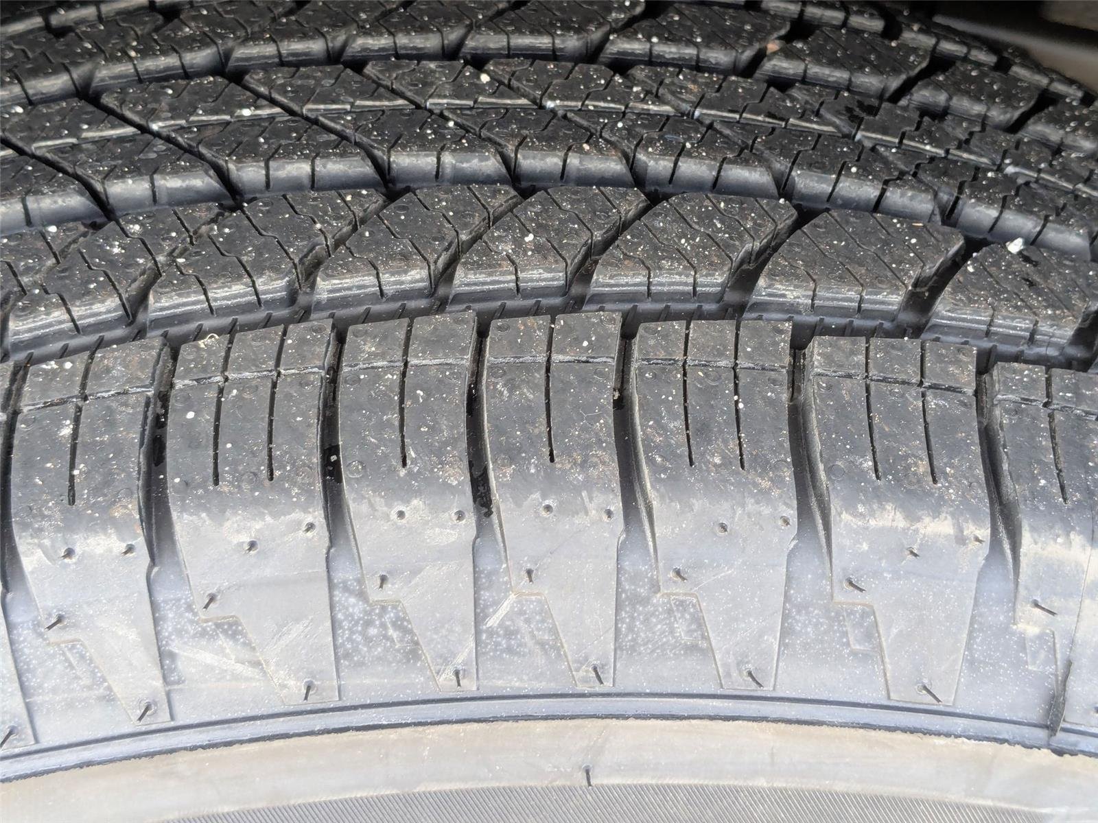 Used 2024 Agate Black Metallic Ford XLT image 10
