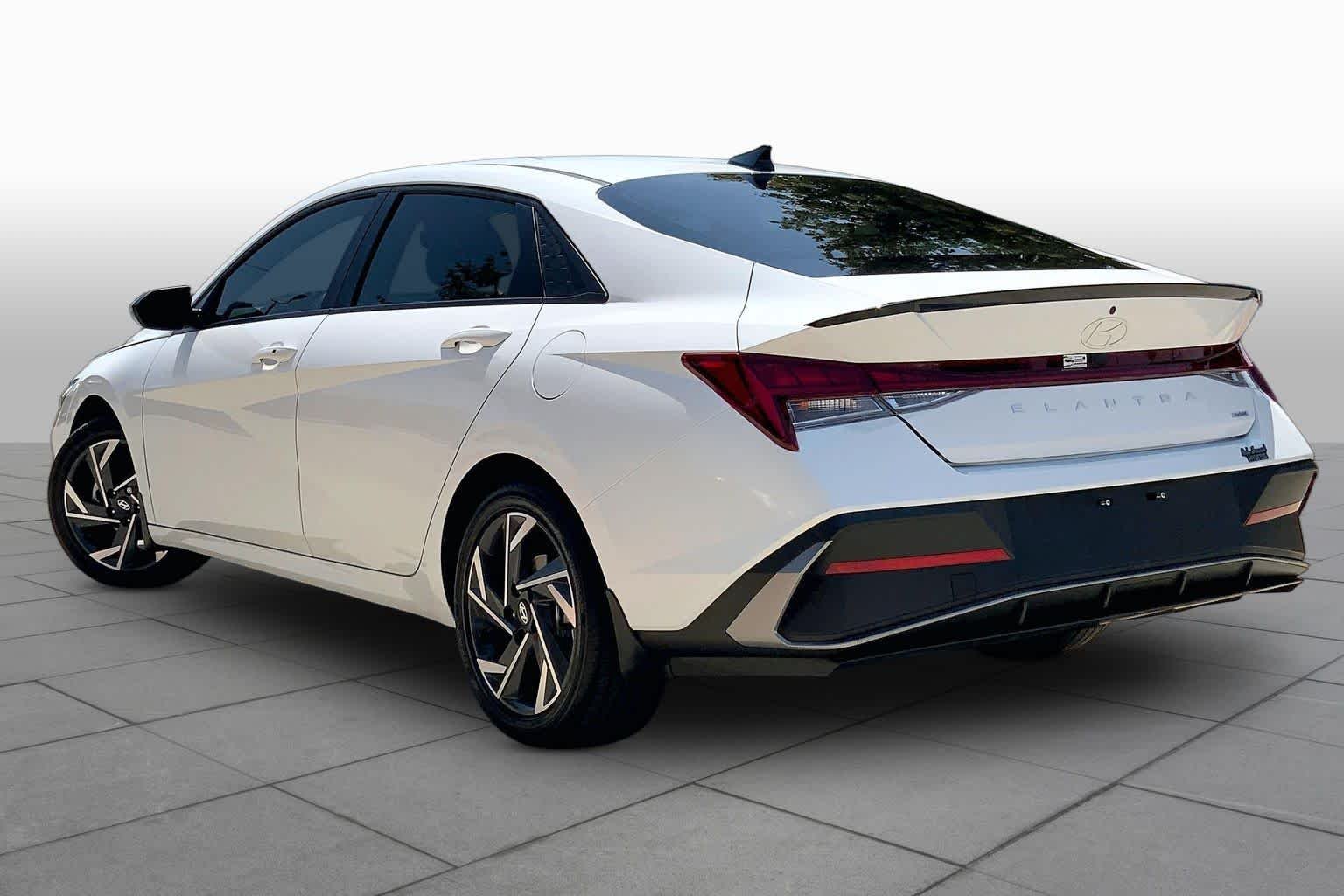 2025 Hyundai Elantra Blue - Photo 12