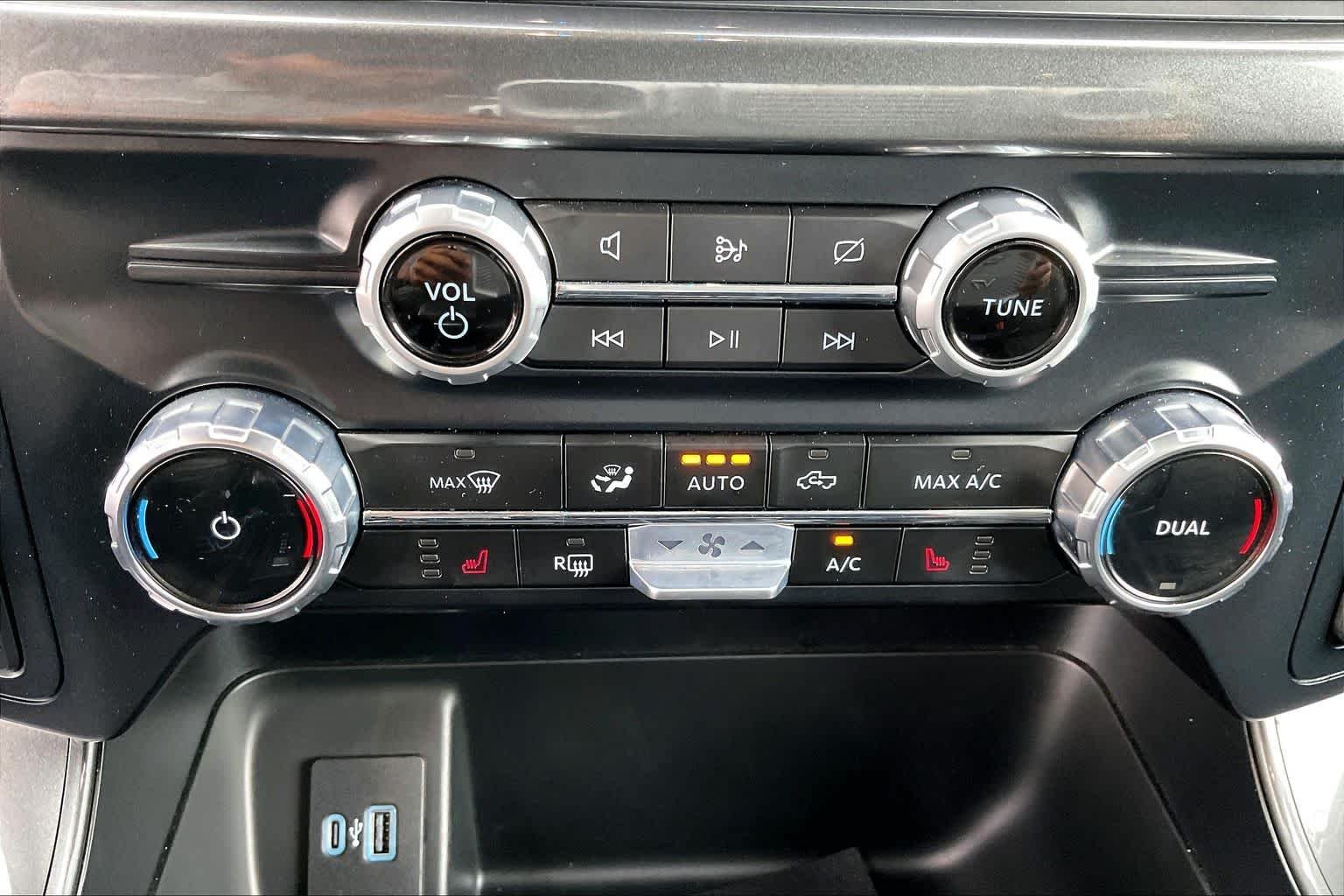 Used 2023 Oxford White Ford Tremor image 33