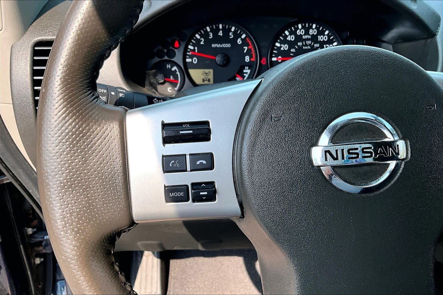 Used 2016 Arctic Blue Metallic Nissan SV image 21