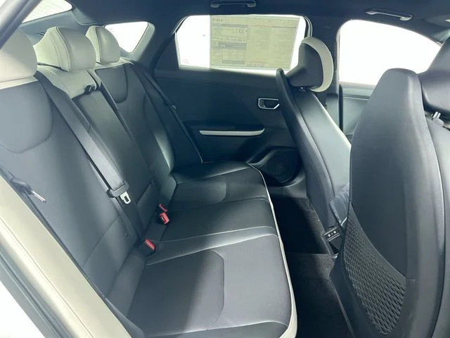 New 2026 Snow White Pearl Kia GT-Line image 30