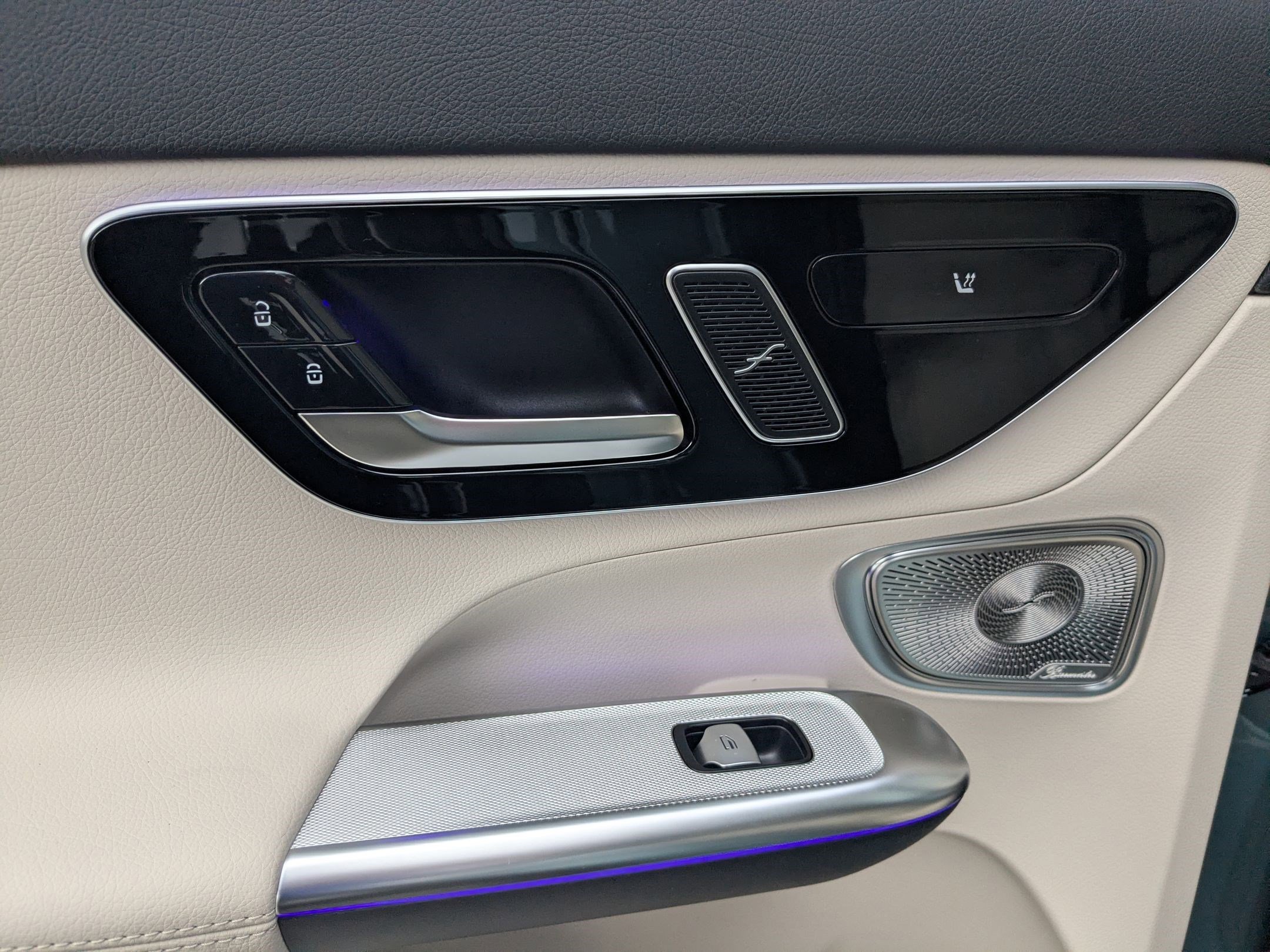 New 2026 Verde Silver Metallic Mercedes-Benz GLC 300 image 60