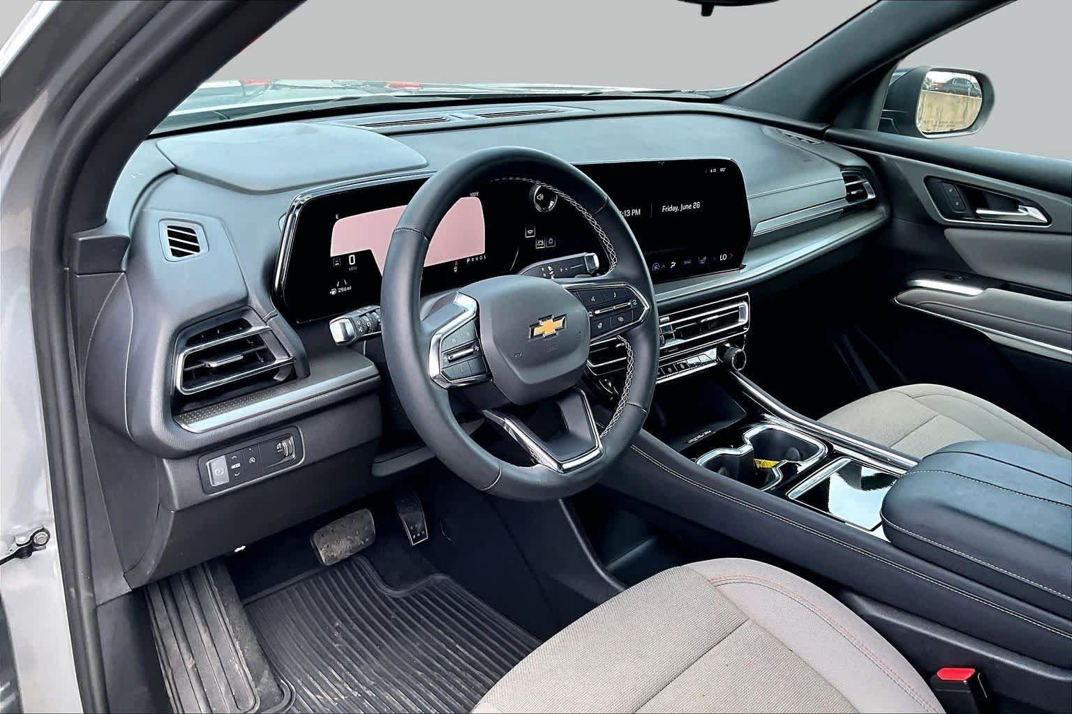 Used 2024 Sterling Gray Metallic Chevrolet FWD LT image 18