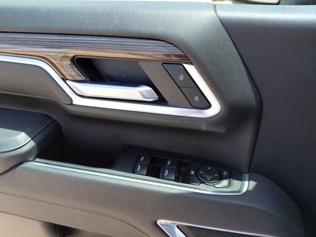 Used 2025 White Chevrolet LT image 14