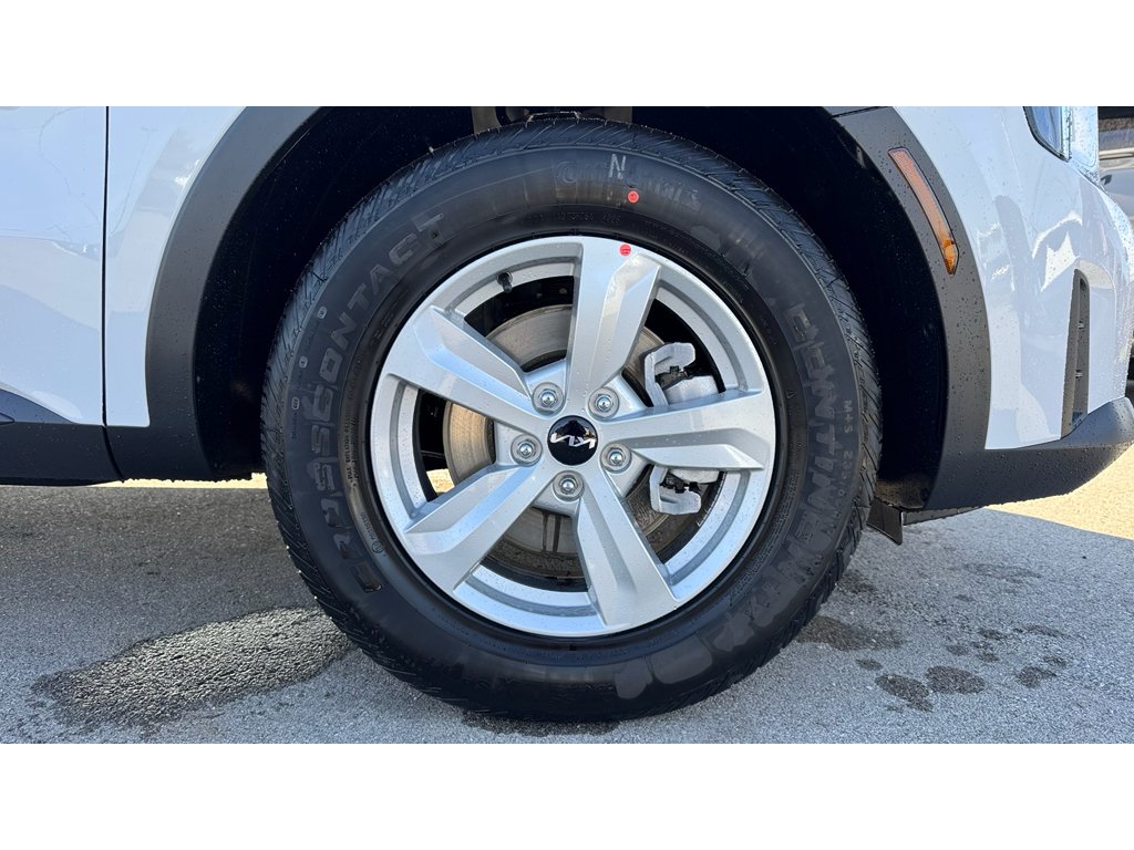 New 2026 Glacial White Pearl Kia LX image 30