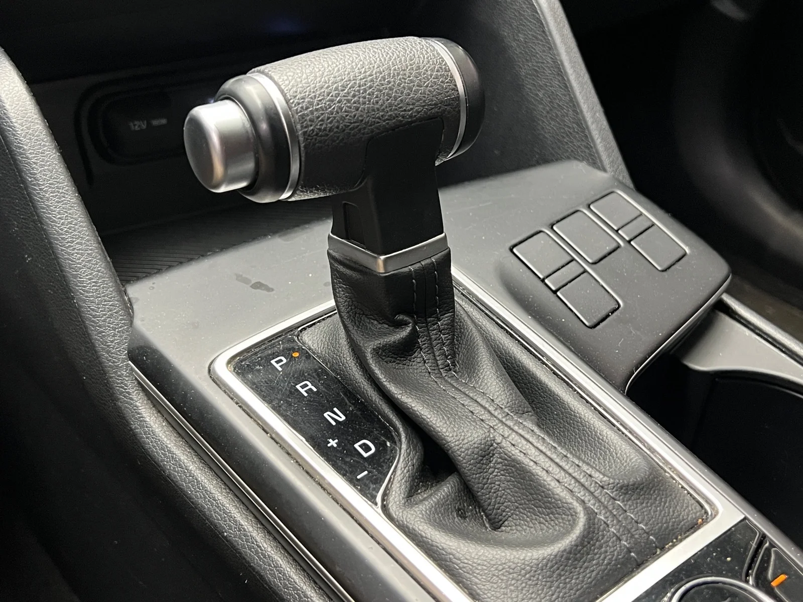 Used 2024 Gravity Gray (kdg) Kia LX image 19